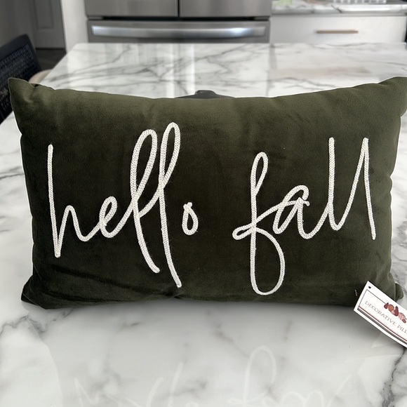 Target Bullseye 2023 - NWT - Throw Pillow Set - Picture 3 of 11